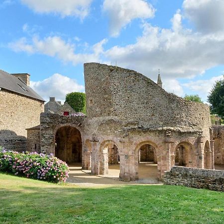 Lovely Home In Le Faouet With Kitchen Εξωτερικό φωτογραφία